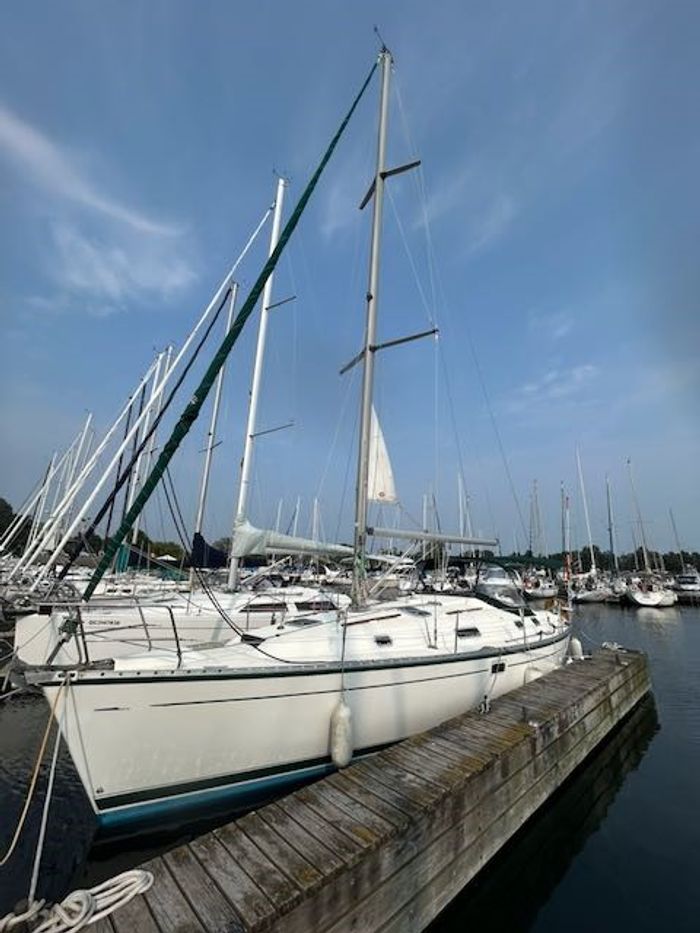 1998 Beneteau Beneteau 381 Photo 2 of 19