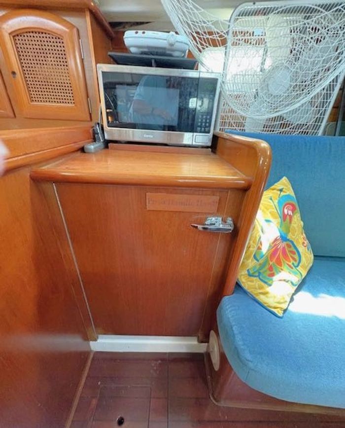1998 Beneteau Beneteau 381 Photo 8 of 19