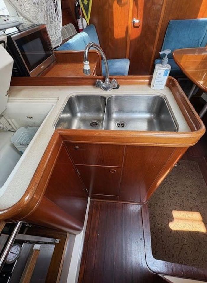1998 Beneteau Beneteau 381 Photo 12 of 19