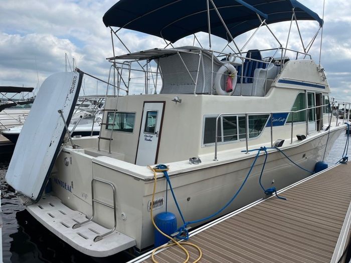 1979 Chris-Craft Corinthian 38 Photo 2 of 19