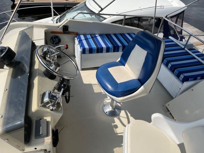 1979 Chris-Craft Corinthian 38 Photo 8 of 19