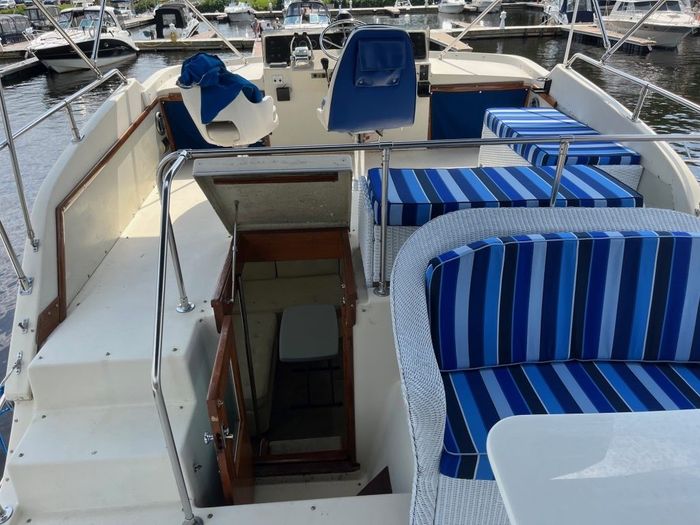 1979 Chris-Craft Corinthian 38 Photo 4 of 19