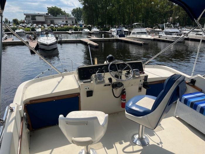 1979 Chris-Craft Corinthian 38 Photo 7 of 19