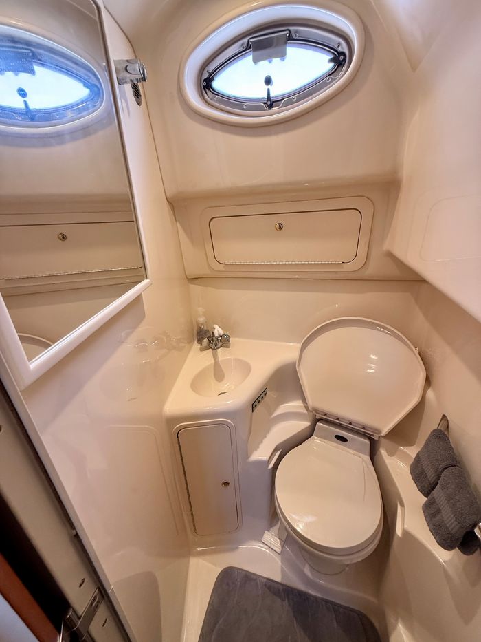 2001 Sea Ray 410 Sundancer Photo 58 of 70