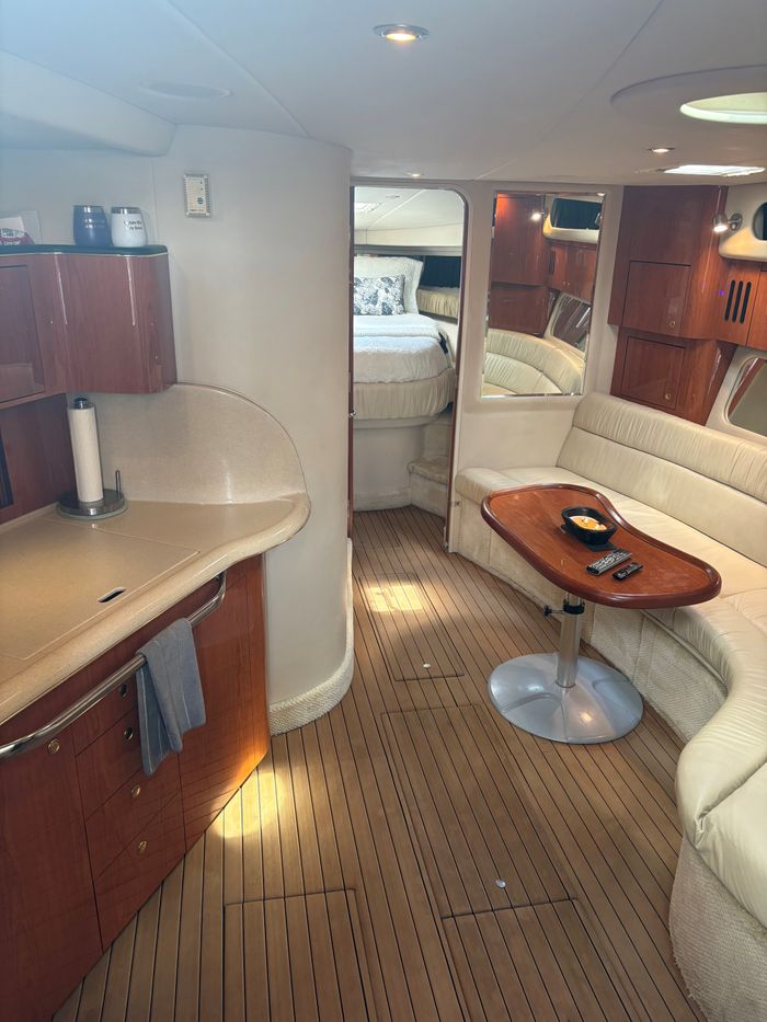 2001 Sea Ray 410 Sundancer Photo 31 of 70