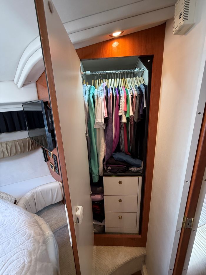 2001 Sea Ray 410 Sundancer Photo 46 of 70