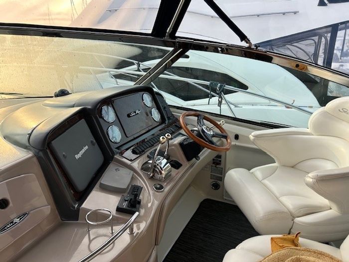 2003 Sea Ray 420 Sundancer Photo 10 of 19