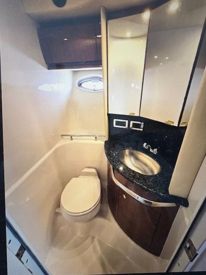 2003 Sea Ray 420 Sundancer Photo 14 of 19