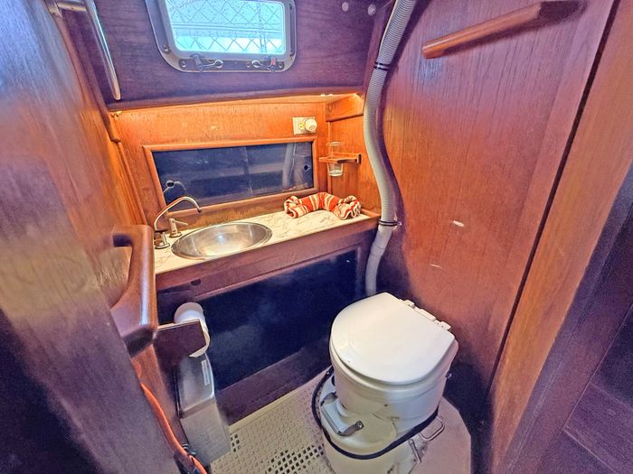 1974 Islander 34 Photo 15 sur 41