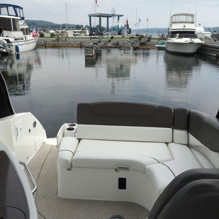 2013 Rinker 290 EC Photo 13 of 42