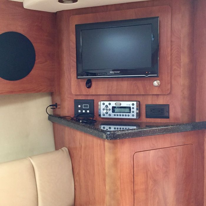 2013 Rinker 290 EC Photo 36 of 42