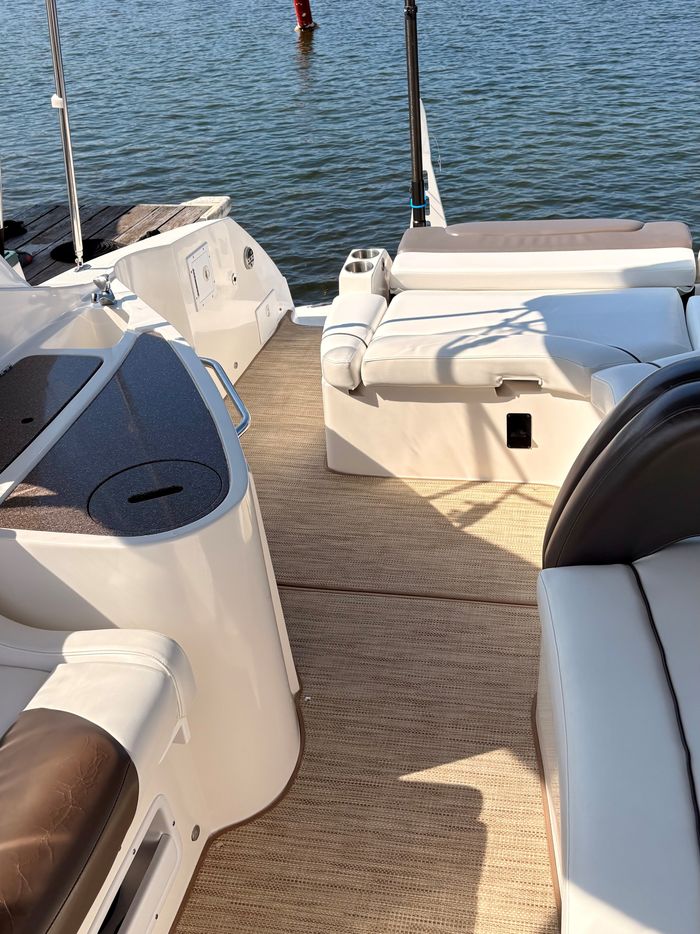 2013 Rinker 290 EC Photo 14 of 42