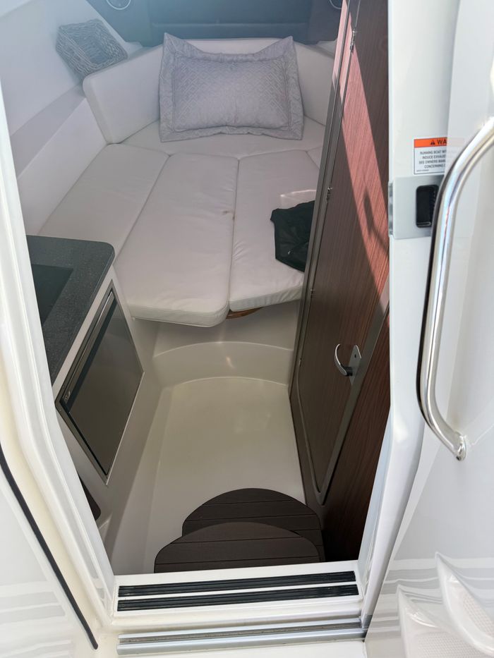 2025 Boston Whaler 285 Conquest Photo 8 of 10