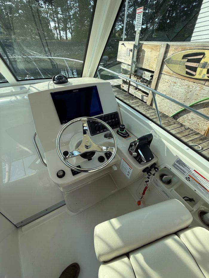 2025 Boston Whaler 285 Conquest Photo 6 of 10