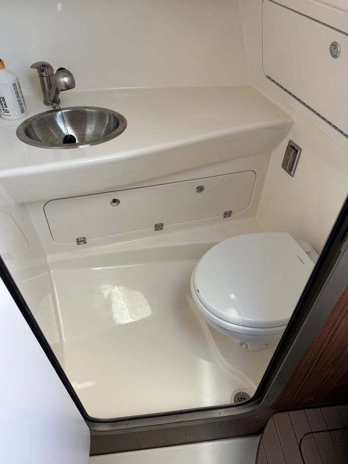 2025 Boston Whaler 285 Conquest Photo 10 of 10