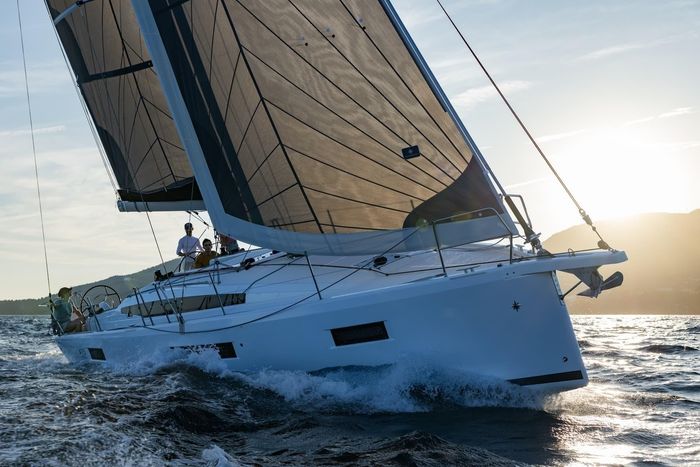 2027 Jeanneau Sun Odyssey 415 Photo 2 sur 15