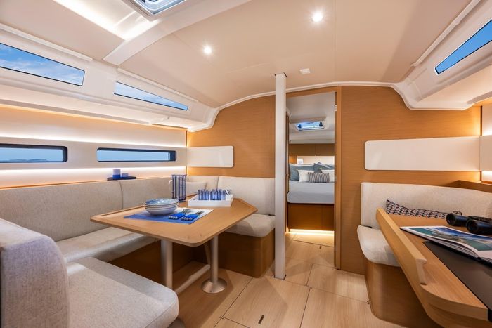 2027 Jeanneau Sun Odyssey 415 Photo 6 sur 15