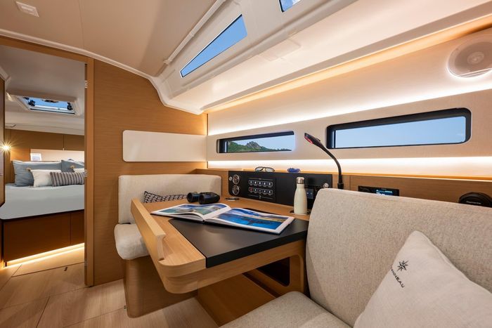 2027 Jeanneau Sun Odyssey 415 Photo 7 sur 15
