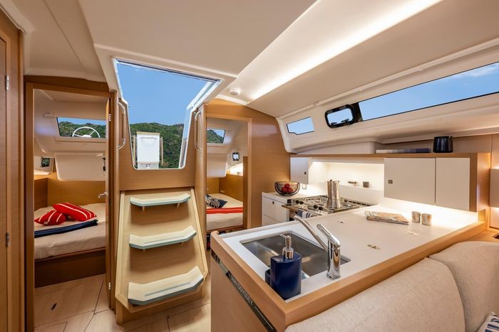 2027 Jeanneau Sun Odyssey 415 Photo 9 sur 15