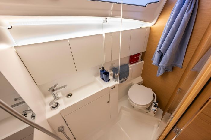 2027 Jeanneau Sun Odyssey 415 Photo 13 sur 15