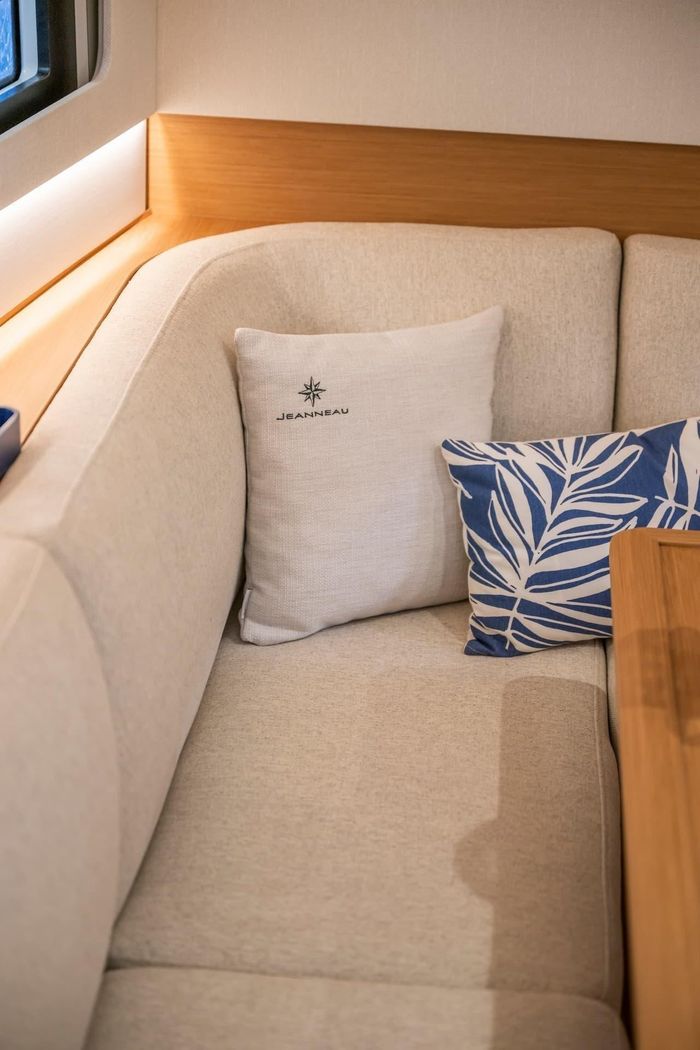 2027 Jeanneau Sun Odyssey 415 Photo 11 sur 15