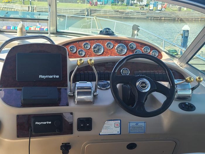 2001 Sea Ray 340 Sundancer Photo 11 sur 25