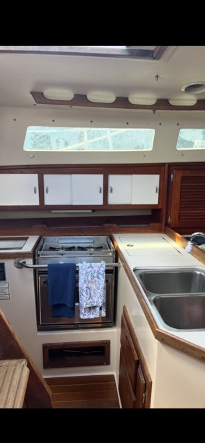 1990 Catalina 36 Tall Rig Photo 15 of 16