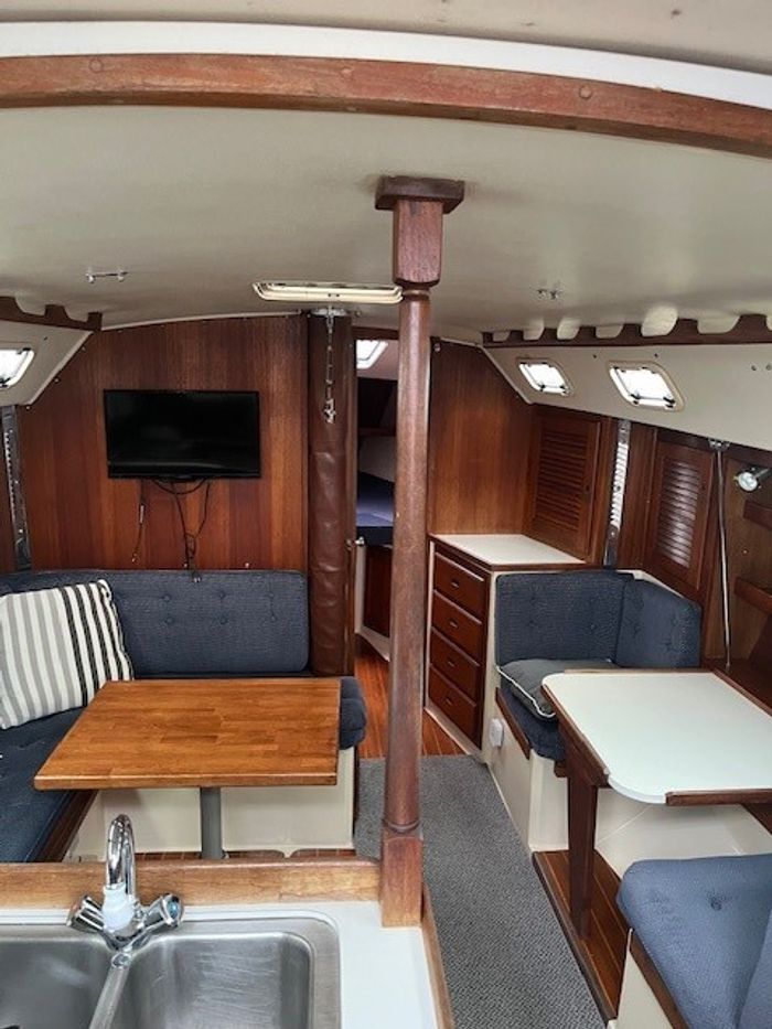 1990 Catalina 36 Tall Rig Photo 13 of 16