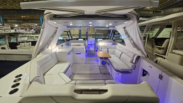 2023 Regal LS 36 Bowrider Photo 7 sur 18