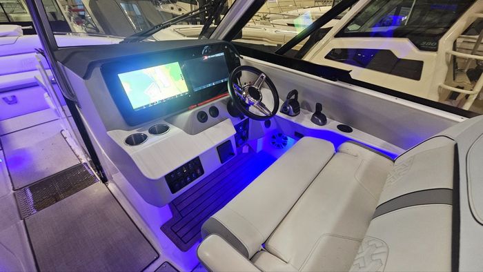 2023 Regal LS 36 Bowrider Photo 13 sur 18