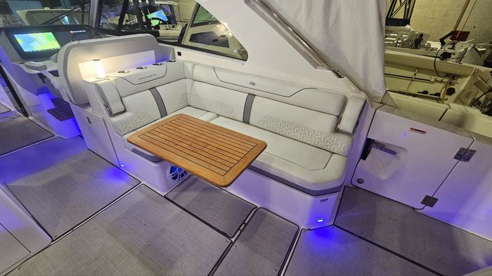 2023 Regal LS 36 Bowrider Photo 10 sur 18