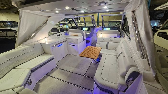 2023 Regal LS 36 Bowrider Photo 8 sur 18