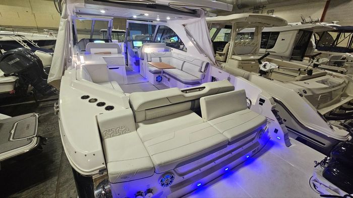 2023 Regal LS 36 Bowrider Photo 2 sur 18