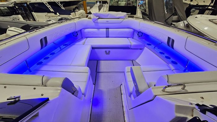2023 Regal LS 36 Bowrider Photo 14 sur 18