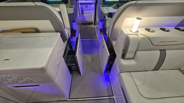 2023 Regal LS 36 Bowrider Photo 11 sur 18