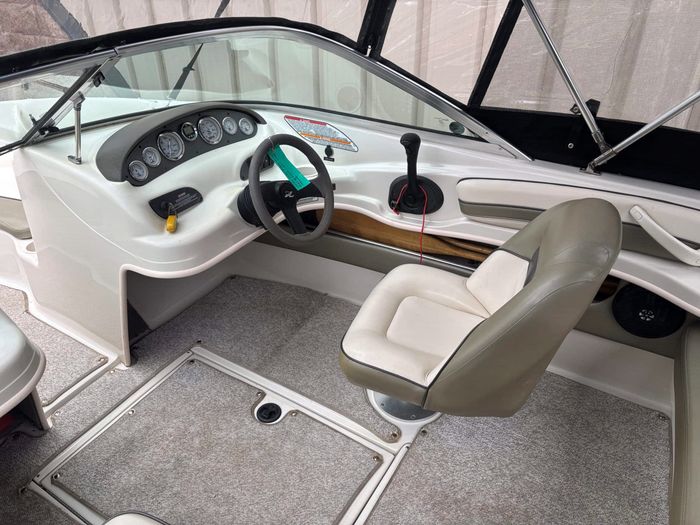 2004 Sea Ray 185 BR SPORT Photo 10 sur 18