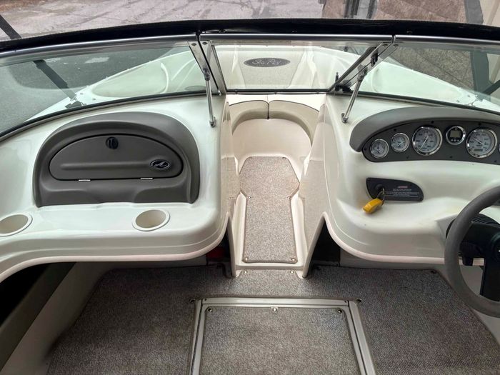 2004 Sea Ray 185 BR SPORT Photo 11 sur 18