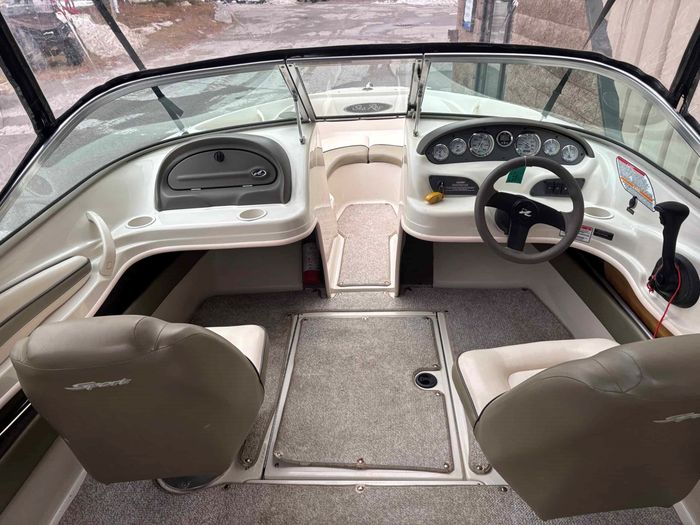 2004 Sea Ray 185 BR SPORT Photo 2 sur 18