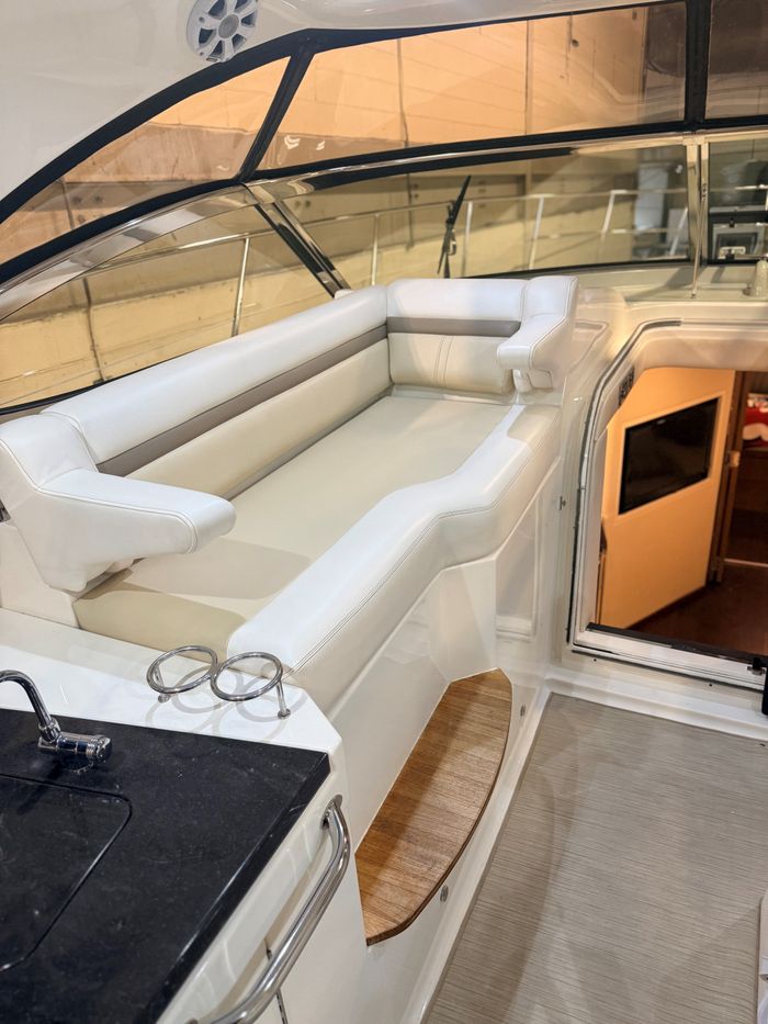 2013 Sea Ray 410 Sundancer Photo 4 of 16