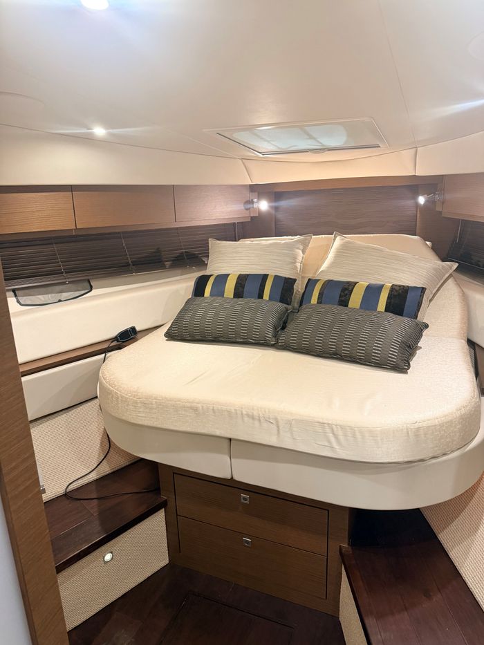 2013 Sea Ray 410 Sundancer Photo 13 of 16