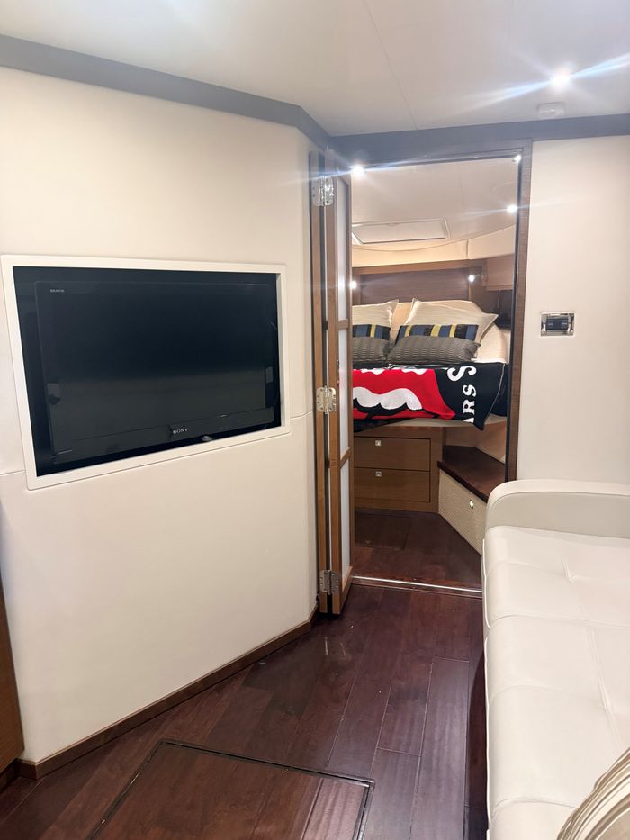 2013 Sea Ray 410 Sundancer Photo 11 of 16