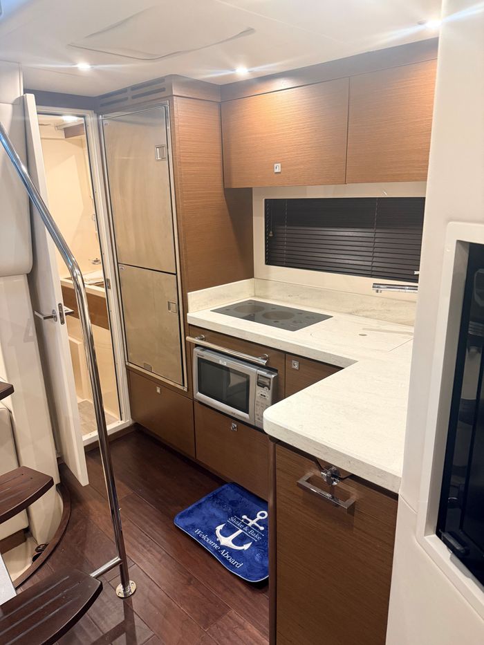 2013 Sea Ray 410 Sundancer Photo 8 of 16