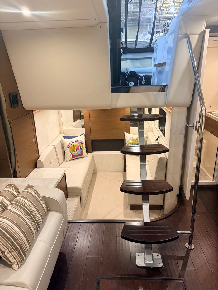 2013 Sea Ray 410 Sundancer Photo 12 of 16