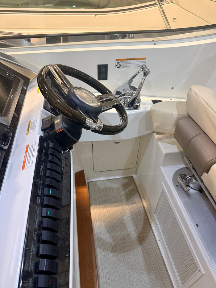 2013 Sea Ray 410 Sundancer Photo 3 of 16