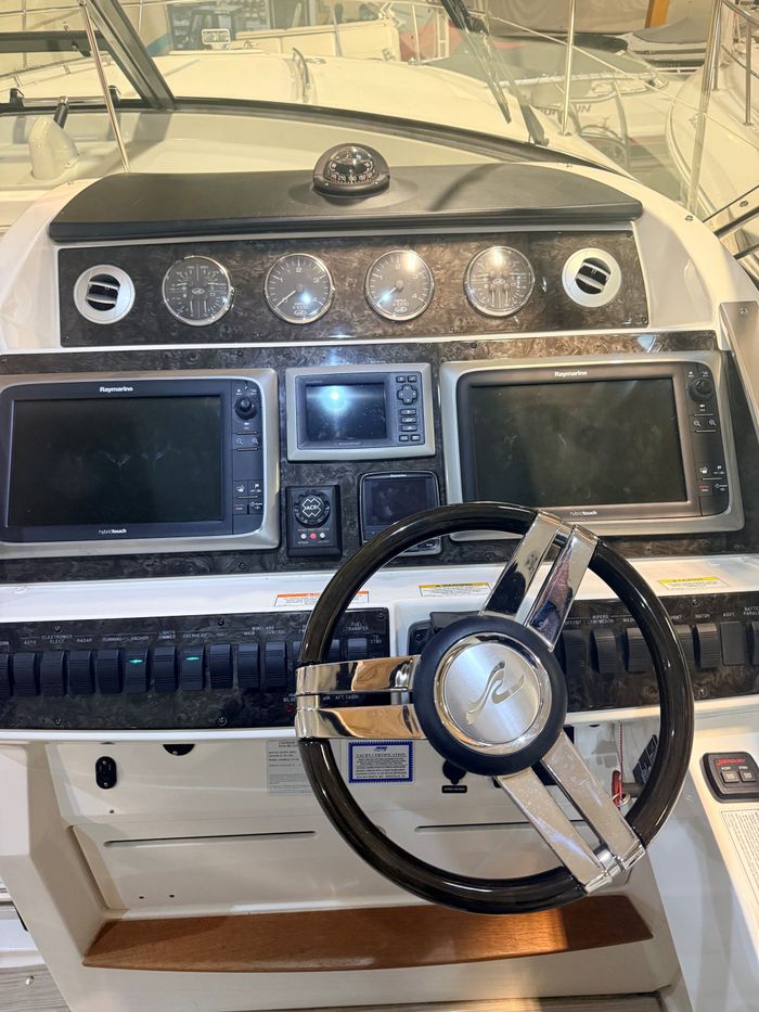 2013 Sea Ray 410 Sundancer Photo 2 of 16