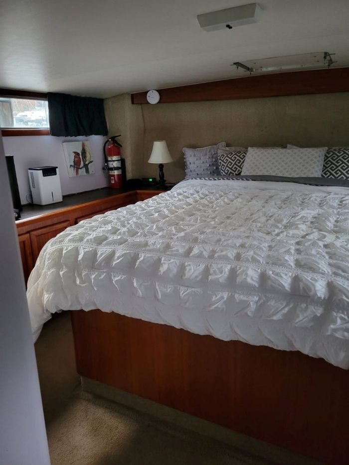 1977 Pacemaker 40 Motor Yacht Photo 27 of 38