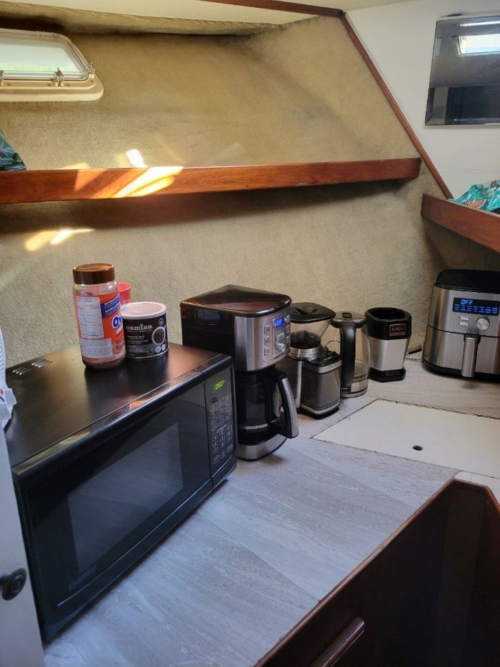 1977 Pacemaker 40 Motor Yacht Photo 13 of 38