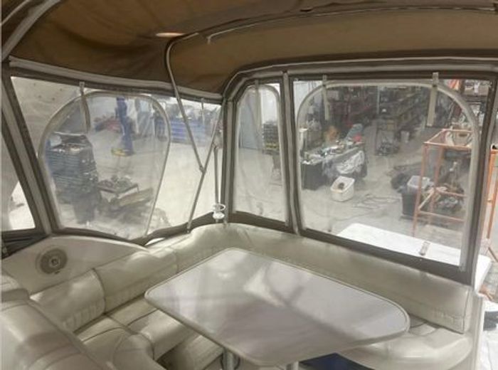 1998 Cruisers Yachts 3175 Photo 12 of 38