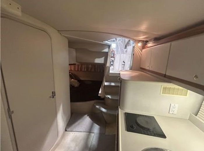 1998 Cruisers Yachts 3175 Photo 22 of 38