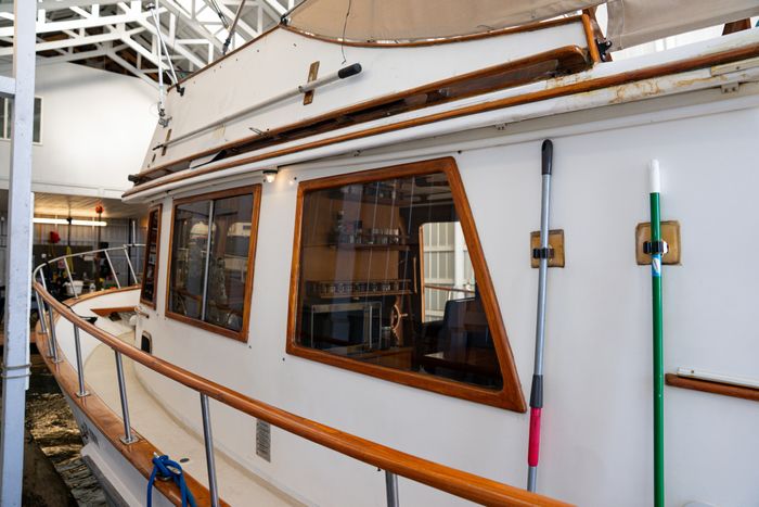 1978 CHB Trawler 34' Photo 2 of 35